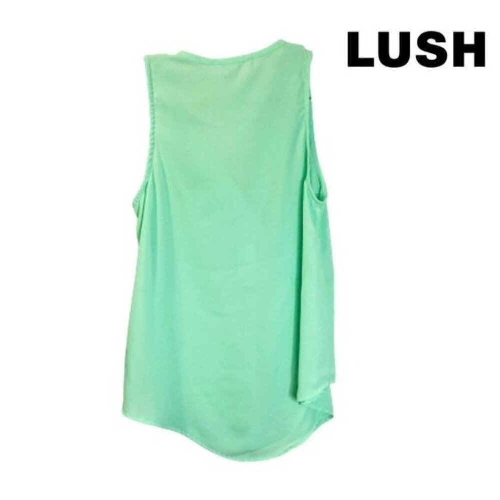 Lush Women's Green Split V-Neck High-low‎ Hem Sleeveless Top - Picture 4 of 7